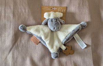 Doudou plat Mouton gris blanc « Mes premiers animaux » TAO TAPE A L’OEIL