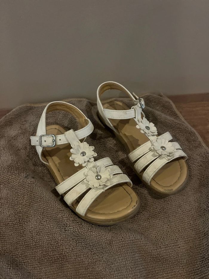 Sandales à fleurs été taille 25 🤍 - photo numéro 8