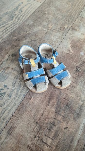 👦 chaussures gémo Taille 21 en tres bon état
