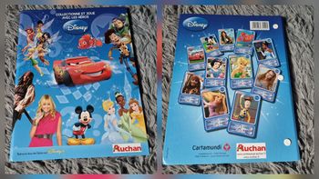 Coffret collection Disney comme neuf avec cartes brillantes et holographiques