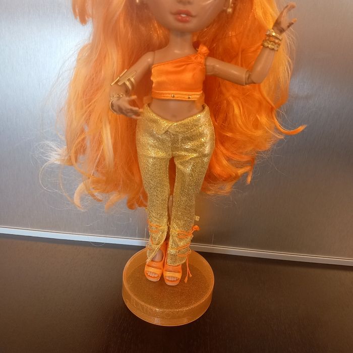 Poupée Rainbow High  n 4 Meena fleur - photo numéro 5