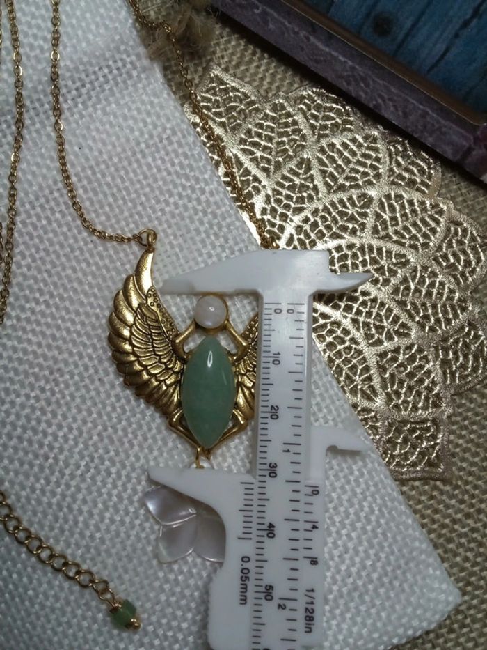 Collier scarabée, pierres semi précieuses et fleur nacrée - photo numéro 3