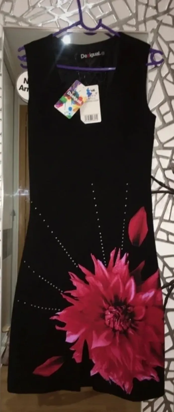 Magnifique Robe Desigual Noire Fleurie - NEUVE avec Étiquette - Taille S - photo numéro 3