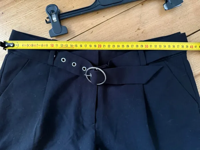 Mini short en bon état noir taille 36 etam - photo numéro 5