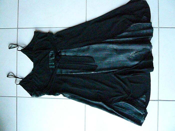 Robe noire bi matière T44 - photo numéro 4