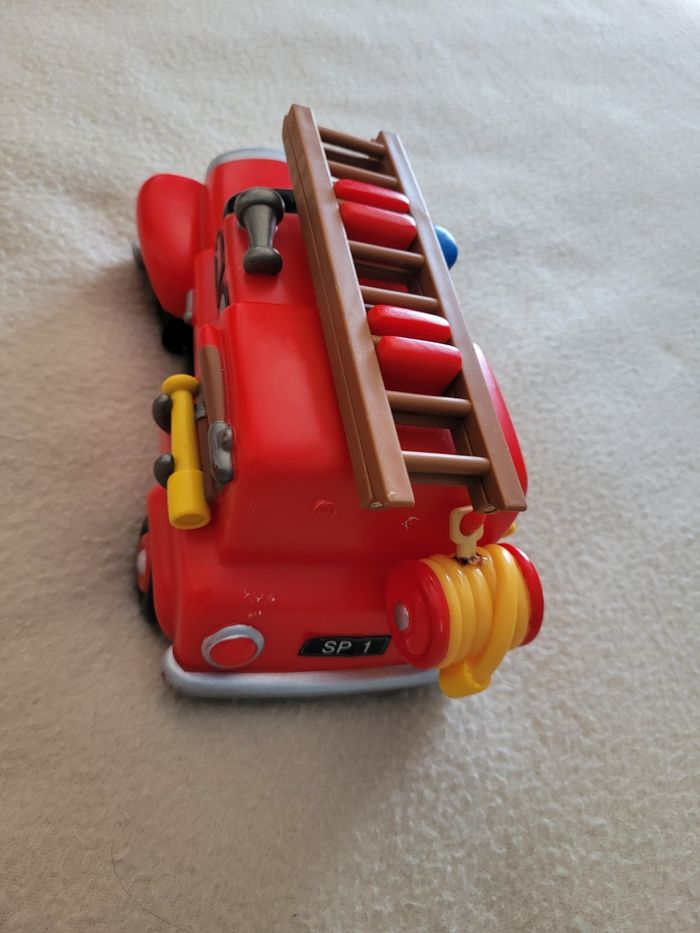 Voiture de pompier Avec 2 figurines - photo numéro 6