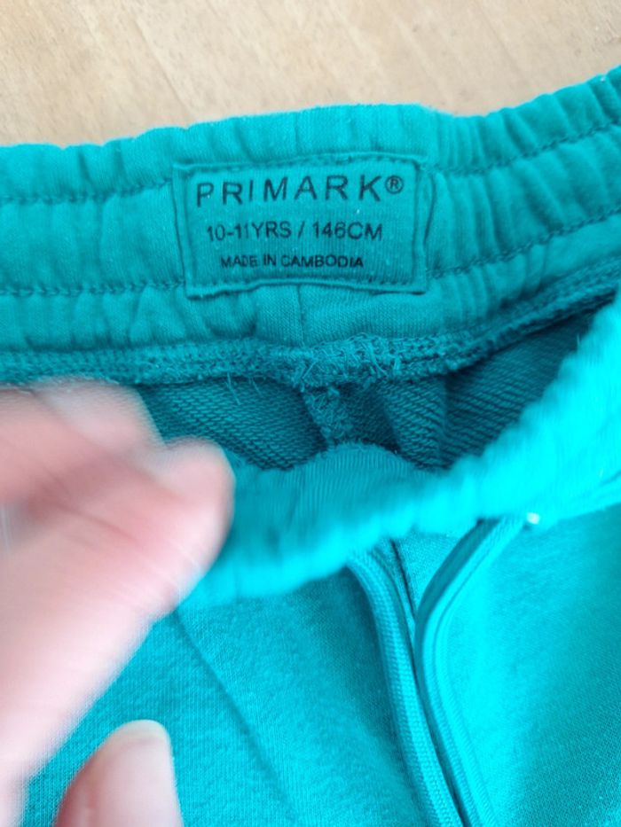 Lotcde 2 short taille 10/11 ans - photo numéro 3