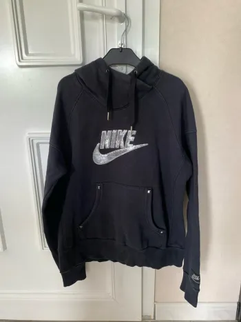 Sweat à capuche Nike femme noir – Logo sequins argentés – Taille S – Style unique !