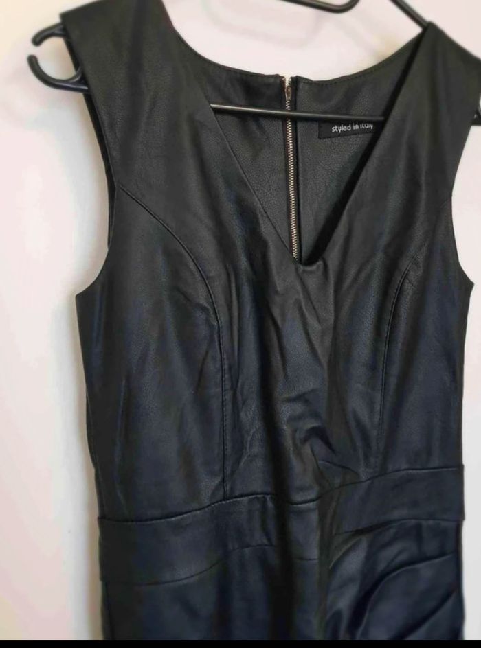 Robe  style  cuir  taille 38 - photo numéro 2