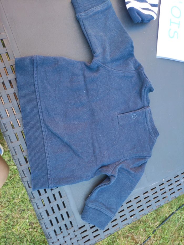 1 sweat capuche + 1 pull 3 mois mec - photo numéro 4