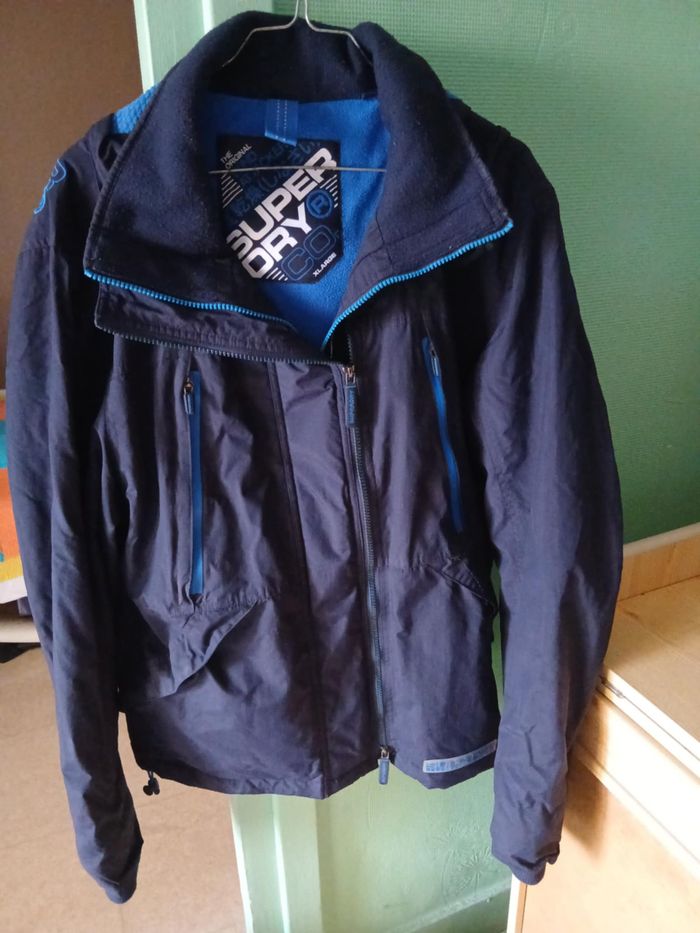 Doudoune bleue avec capuche