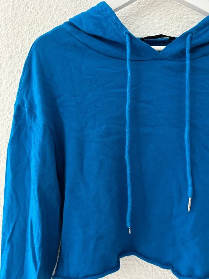 Sweat crop top bleu - photo numéro 2