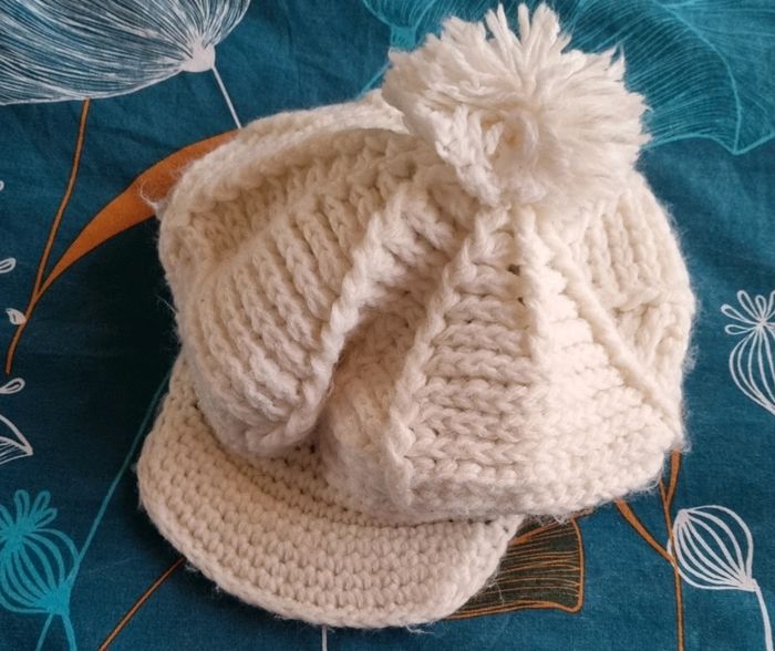 Casquette blanche en laine