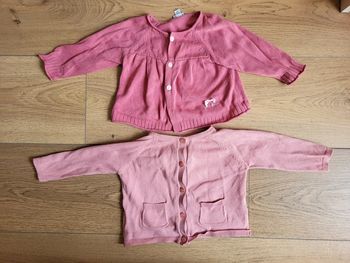 Lot de 2 gilets roses 9 mois