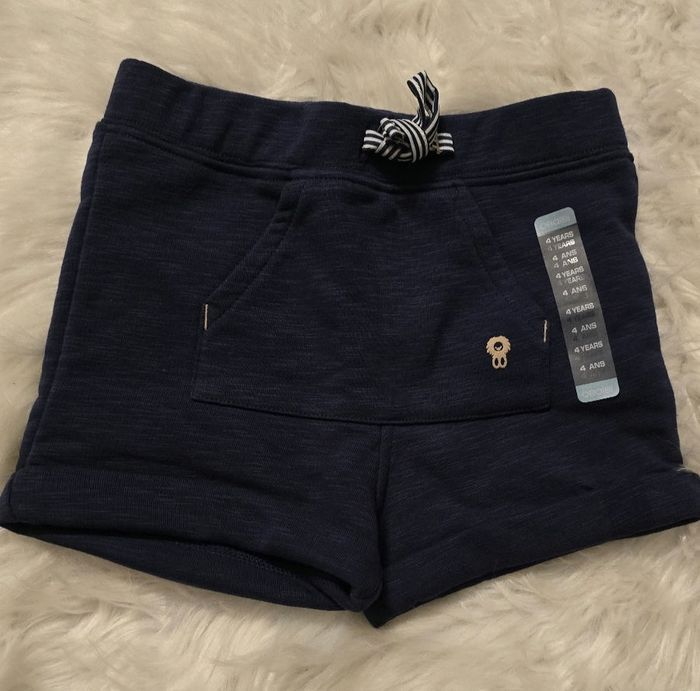 NEUFS (NON PORTÉS) 🏷💙😍🤩 Teeshirt mc et short 4 ans garçon 🤩😍💙🏷 - photo numéro 5