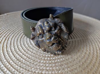 Ceinture femme à tête de lion cuivrée en cuir synthétique 75cm
