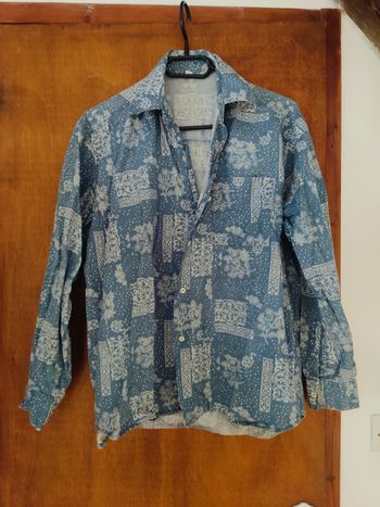 Chemise bleue effet paisley bandana 