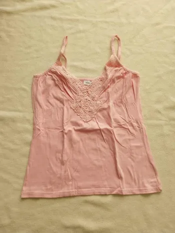 Debardeur rose avec broderie devant TM
