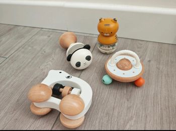 Lot jouets bébé 