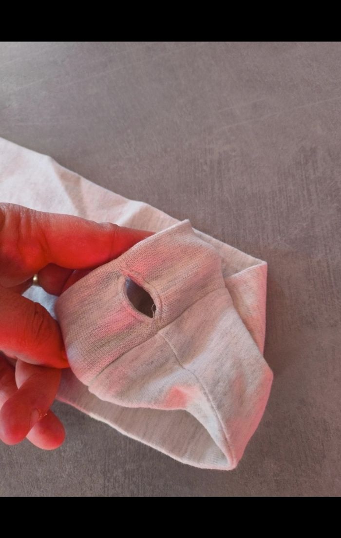 Tee-shirt manches longues à capuche 4 ans TAO, Parfait état - photo numéro 4