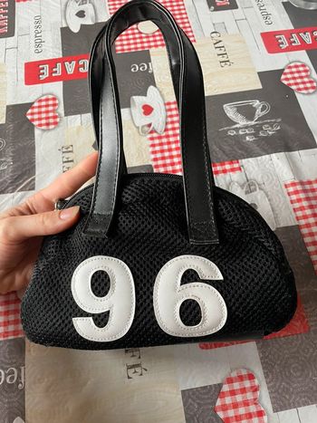 Petit sac à main noir avec inscription 96 pour enfants