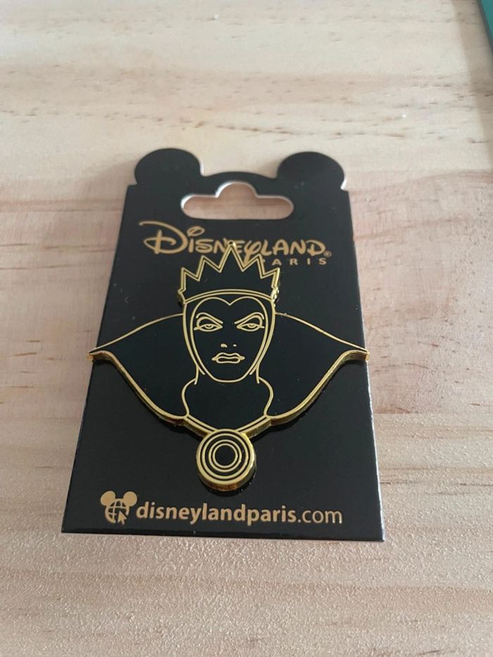 Pin's Disney Méchante Reine - Blanche-Neige - Disneyland Paris