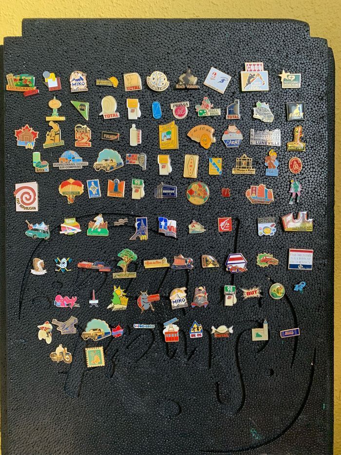 Lot de 92 Pin’s