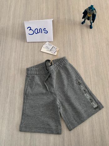 Short gris