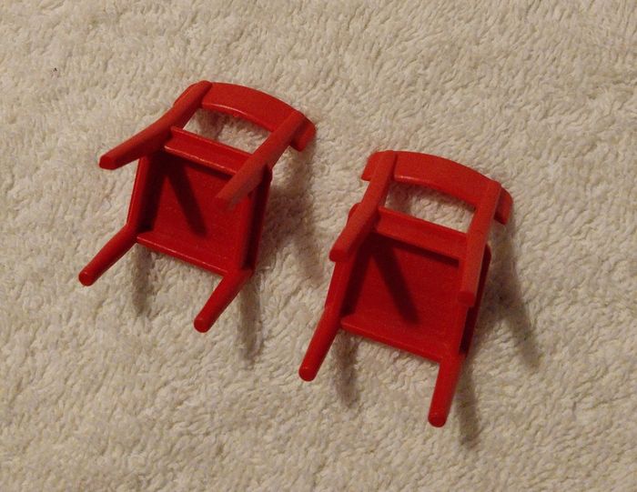 lot Playmobil 2 chaise rouge salle à manger cuisine bureau - photo numéro 3