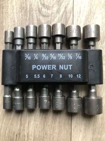 Caisse à outils . Embouts de visseuse douilles hexagonales