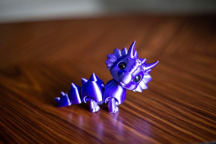 Tricératops / petit dragon articulé / animal articulé - violet métallisé - photo numéro 2