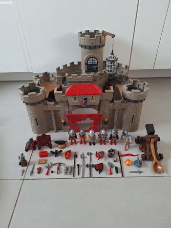 Chateau playmobil 6001 avec accessoires et chevaliers