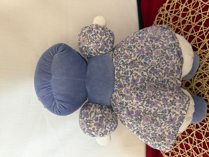 jolie poupée tout en tissu créée et cousue dans l'atelier de Pamplemousse Peluches en Picardie. Pam - photo numéro 3