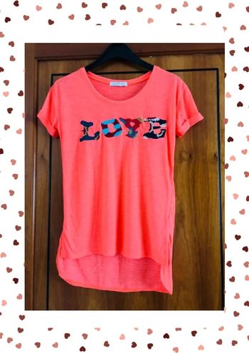 T-shirt Love 38/40 orange. D’autres couleurs de ce modèle plus bas. Neuf