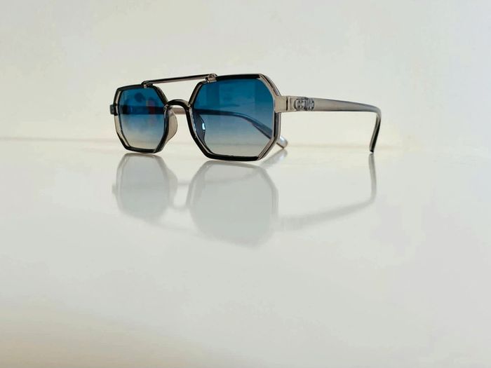 Lunette de soleil grise mixte verres bleus dégradés taille small uvprotection catégorie 2 - photo numéro 5