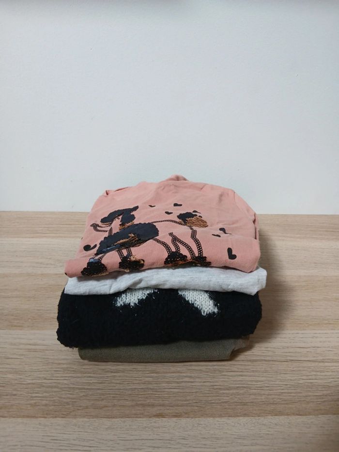 Lot vêtements 12 ans 2 tee-shirts, 1 jean et 1 pull