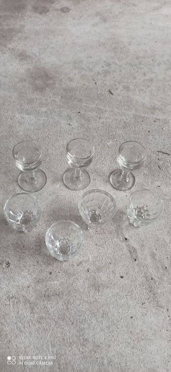 Lot de 7 verres a liqueur