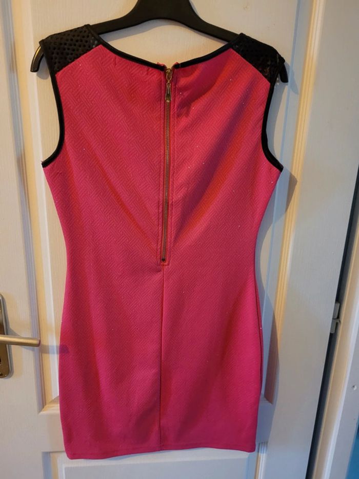 Robe rose à paillettes - photo numéro 3