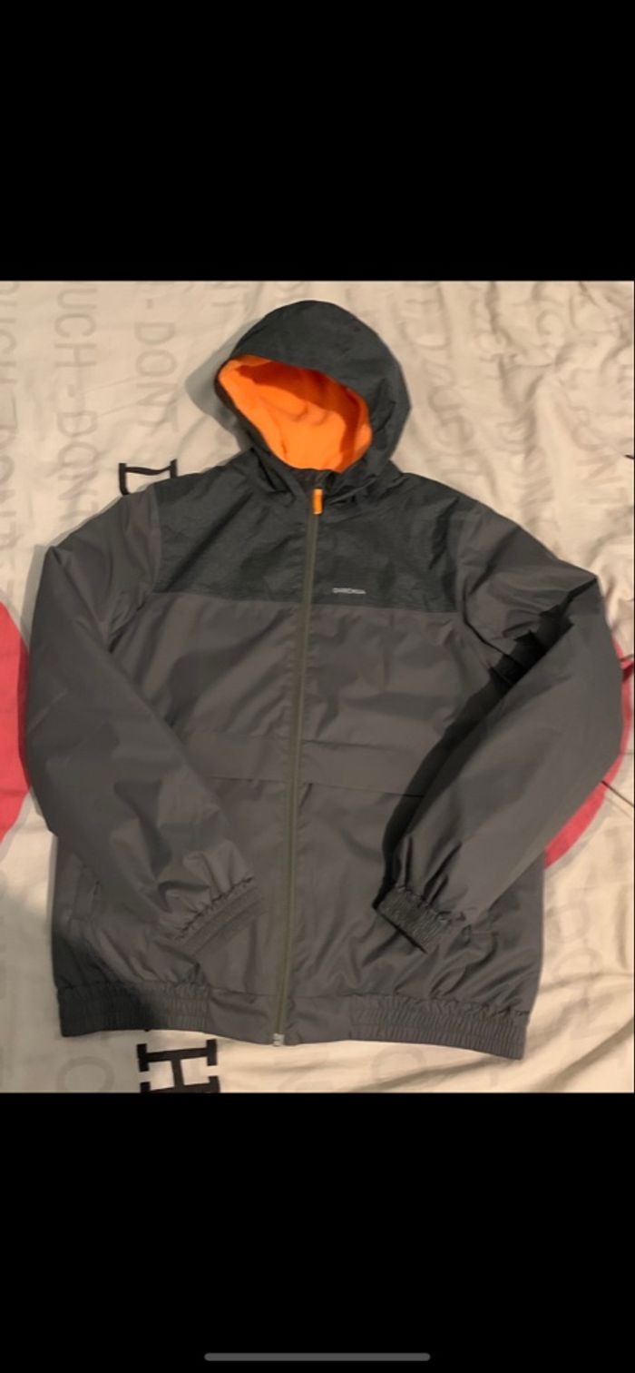 Manteau style doudoune imperméable vert kaki et orange comme neuf
