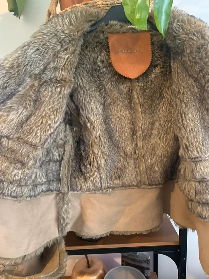 Manteau fausse fourrure - photo numéro 2