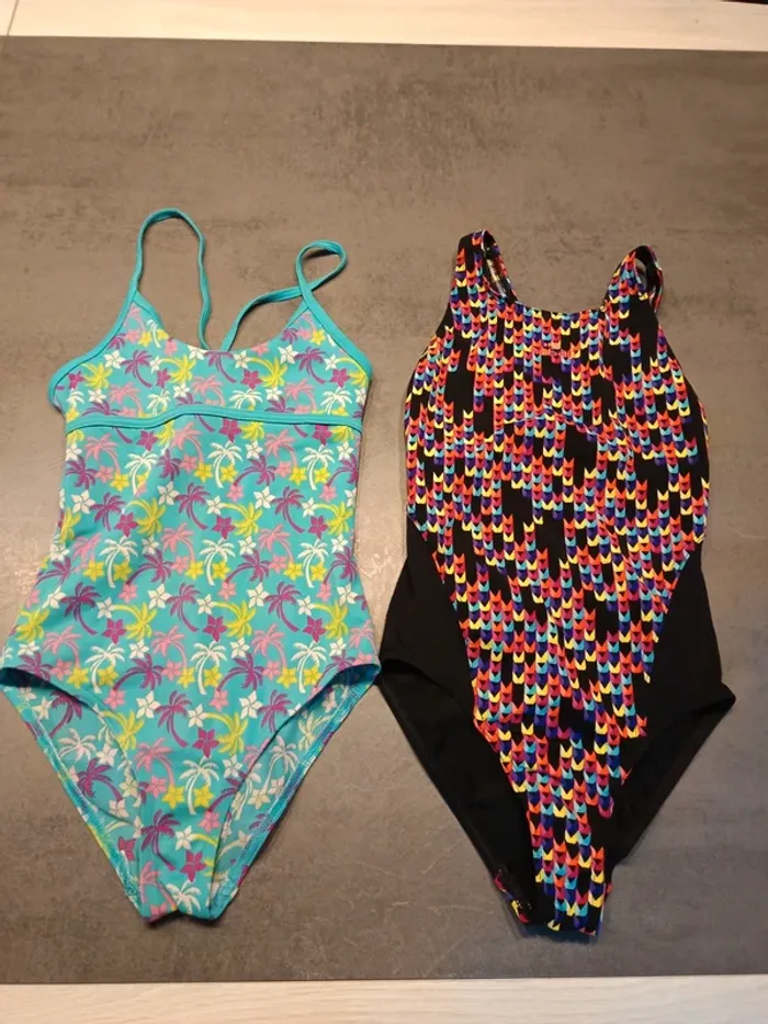 Vends lot de 2 maillots de bain 1 pièce nabaiji et tribord taille 10 ans.