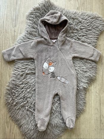 Pilou-pilou avec capuche motif renard