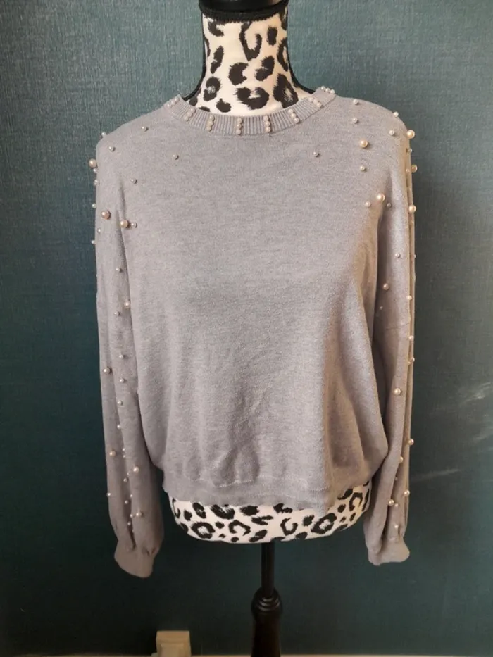 Pull gris à perle blanche - De marque Jennyfer en taille 38