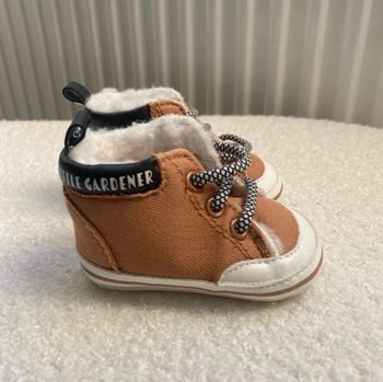 Chaussures 0/3 mois neuve camel fourree