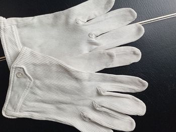 Gants blancs