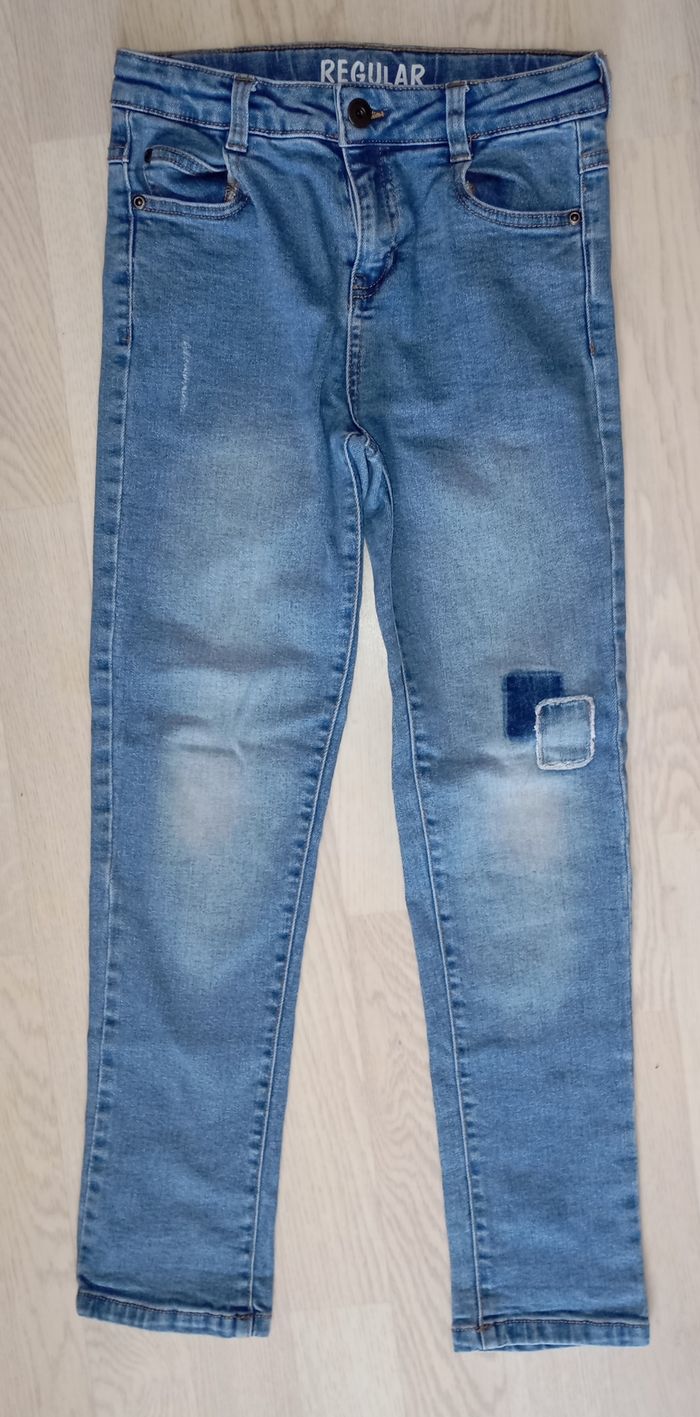 Jeans denim bleu délavé avec motifs usés Regular stretch Vert Baudet
T. 9 ans