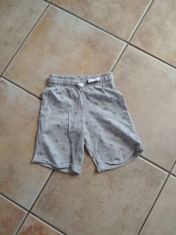 Short tex taille 6/7 ans