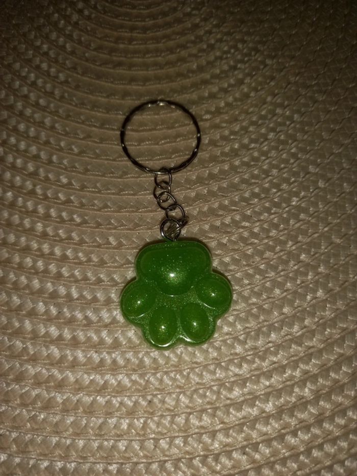 Porte clé patte d'animal résine epoxy