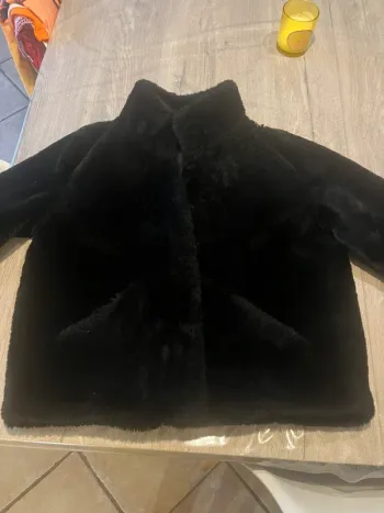Veste imitation fourrure noire – ONLY – Taille M