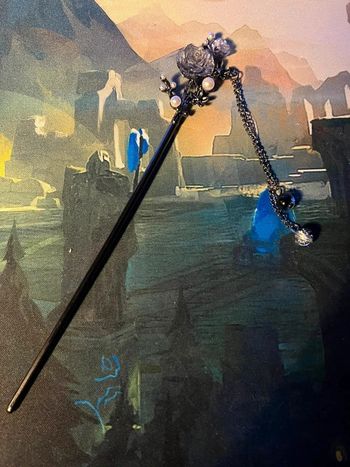 Bâton à chignon noir fleur enneigée perlée